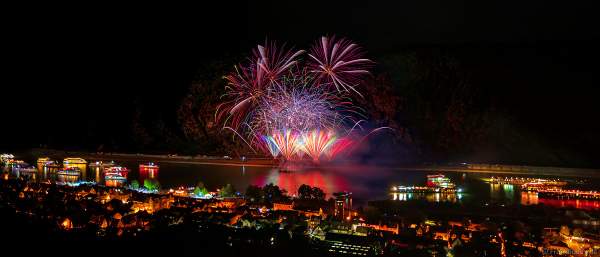 Feuerwerk NIGHT OF THE STARS bei Rhein in Flammen – Die Nacht der 1000 Feuer in Oberwesel 2022 zu bekannten Filmmelodien