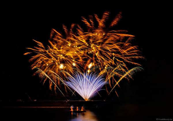 Feuerwerk NIGHT OF THE STARS bei Rhein in Flammen – Die Nacht der 1000 Feuer in Oberwesel 2022 zu bekannten Filmmelodien