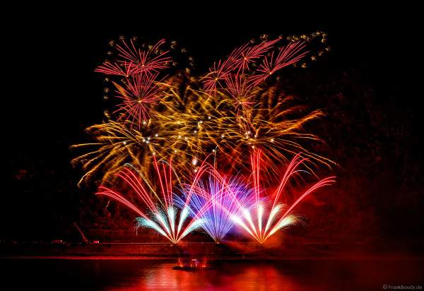 Feuerwerk NIGHT OF THE STARS bei Rhein in Flammen – Die Nacht der 1000 Feuer in Oberwesel 2022 zu bekannten Filmmelodien