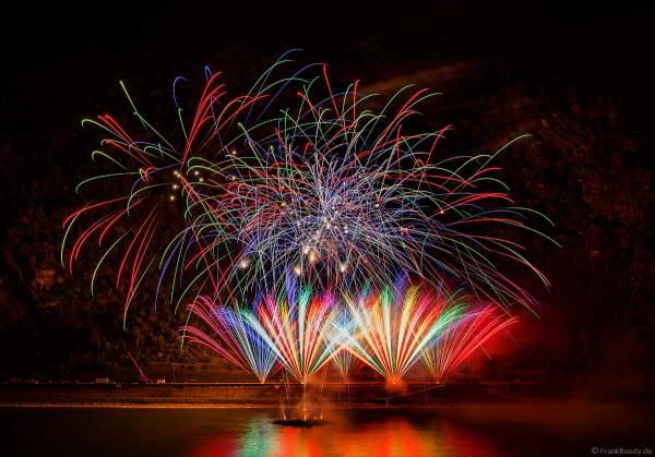 Feuerwerk NIGHT OF THE STARS bei Rhein in Flammen – Die Nacht der 1000 Feuer in Oberwesel 2022 zu bekannten Filmmelodien