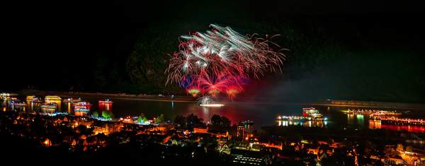 Feuerwerk NIGHT OF THE STARS bei Rhein in Flammen – Die Nacht der 1000 Feuer in Oberwesel 2022 zu bekannten Filmmelodien