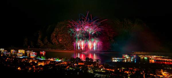 Feuerwerk NIGHT OF THE STARS bei Rhein in Flammen – Die Nacht der 1000 Feuer in Oberwesel 2022 zu bekannten Filmmelodien