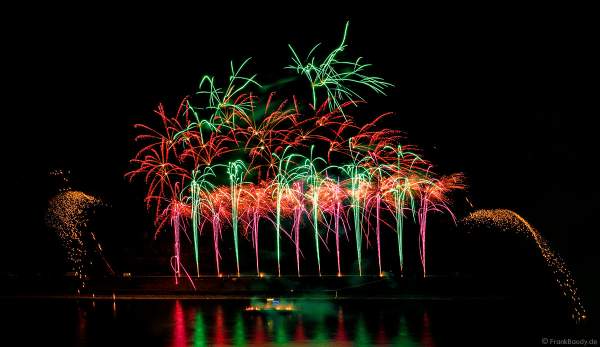 Feuerwerk NIGHT OF THE STARS bei Rhein in Flammen – Die Nacht der 1000 Feuer in Oberwesel 2022 zu bekannten Filmmelodien