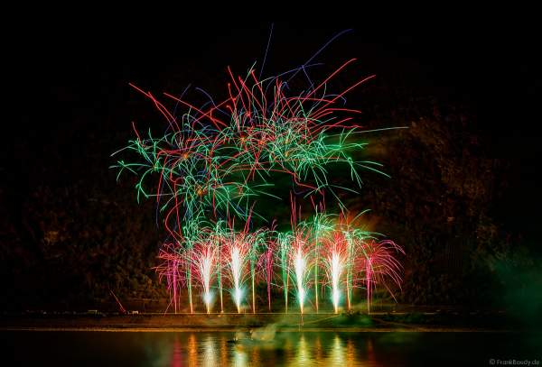 Feuerwerk NIGHT OF THE STARS bei Rhein in Flammen – Die Nacht der 1000 Feuer in Oberwesel 2022 zu bekannten Filmmelodien