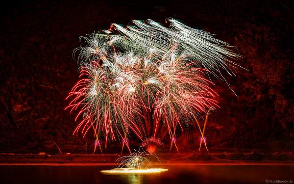 Feuerwerk NIGHT OF THE STARS bei Rhein in Flammen – Die Nacht der 1000 Feuer in Oberwesel 2022 zu bekannten Filmmelodien