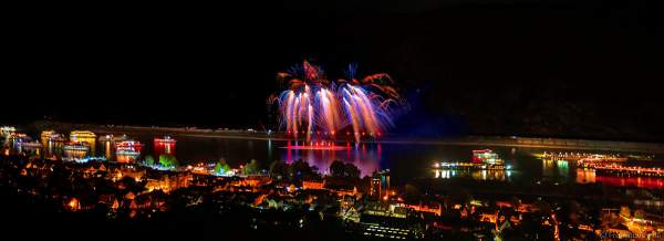 Feuerwerk NIGHT OF THE STARS bei Rhein in Flammen – Die Nacht der 1000 Feuer in Oberwesel 2022 zu bekannten Filmmelodien