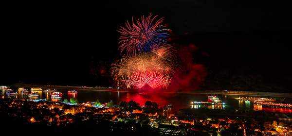 Feuerwerk NIGHT OF THE STARS bei Rhein in Flammen – Die Nacht der 1000 Feuer in Oberwesel 2022 zu bekannten Filmmelodien