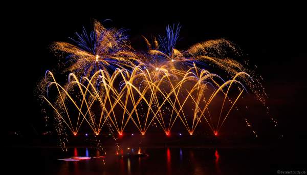 Feuerwerk NIGHT OF THE STARS bei Rhein in Flammen – Die Nacht der 1000 Feuer in Oberwesel 2022 zu bekannten Filmmelodien
