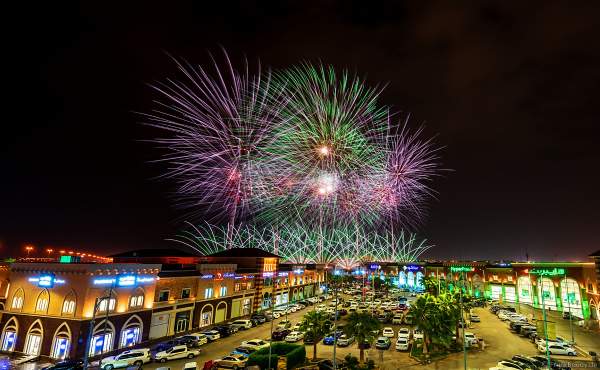 Gewaltiges Feuerwerk in Riad beim 92. Nationalfeiertag in Saudi-Arabien - Saudi Arabia National Day 92 Fireworks - Riyadh