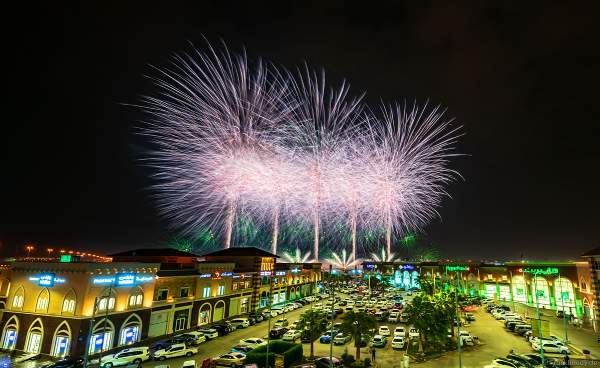 Gewaltiges Feuerwerk in Riad beim 92. Nationalfeiertag in Saudi-Arabien - Saudi Arabia National Day 92 Fireworks - Riyadh