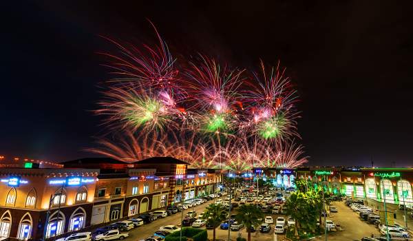 Gewaltiges Feuerwerk in Riad beim 92. Nationalfeiertag in Saudi-Arabien - Saudi Arabia National Day 92 Fireworks - Riyadh