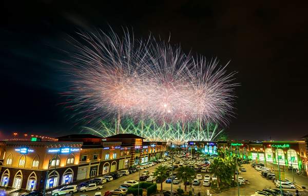 Gewaltiges Feuerwerk in Riad beim 92. Nationalfeiertag in Saudi-Arabien - Saudi Arabia National Day 92 Fireworks - Riyadh