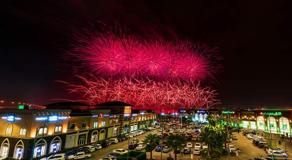 Gewaltiges Feuerwerk in Riad beim 92. Nationalfeiertag in Saudi-Arabien - Saudi Arabia National Day 92 Fireworks - Riyadh