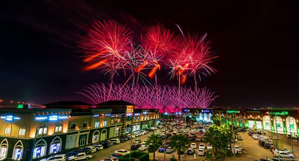 Gewaltiges Feuerwerk in Riad beim 92. Nationalfeiertag in Saudi-Arabien - Saudi Arabia National Day 92 Fireworks - Riyadh