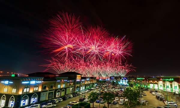 Gewaltiges Feuerwerk in Riad beim 92. Nationalfeiertag in Saudi-Arabien - Saudi Arabia National Day 92 Fireworks - Riyadh