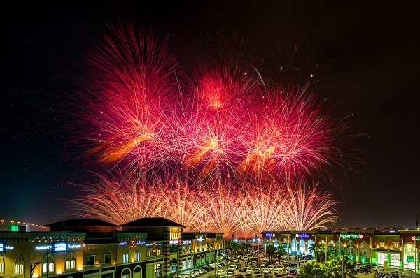 Gewaltiges Feuerwerk in Riad beim 92. Nationalfeiertag in Saudi-Arabien - Saudi Arabia National Day 92 Fireworks - Riyadh