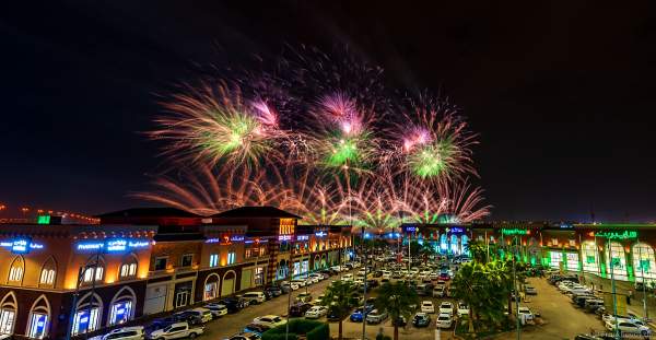 Gewaltiges Feuerwerk in Riad beim 92. Nationalfeiertag in Saudi-Arabien - Saudi Arabia National Day 92 Fireworks - Riyadh