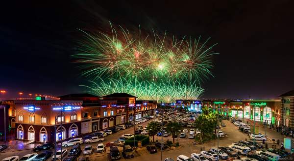 Gewaltiges Feuerwerk in Riad beim 92. Nationalfeiertag in Saudi-Arabien - Saudi Arabia National Day 92 Fireworks - Riyadh