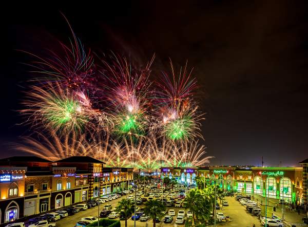 Gewaltiges Feuerwerk in Riad beim 92. Nationalfeiertag in Saudi-Arabien - Saudi Arabia National Day 92 Fireworks - Riyadh