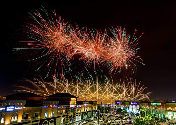 Gewaltiges Feuerwerk in Riad beim 92. Nationalfeiertag in Saudi-Arabien - Saudi Arabia National Day 92 Fireworks - Riyadh