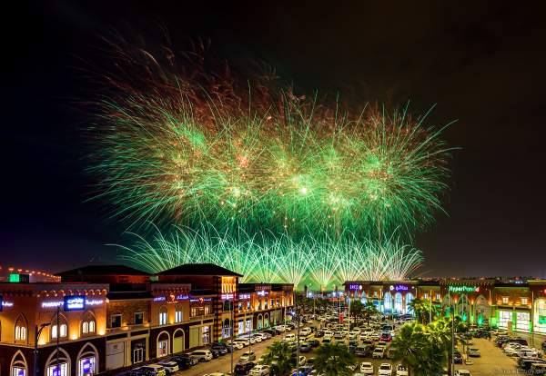 Gewaltiges Feuerwerk in Riad beim 92. Nationalfeiertag in Saudi-Arabien - Saudi Arabia National Day 92 Fireworks - Riyadh