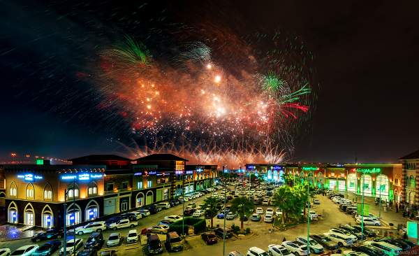 Gewaltiges Feuerwerk in Riad beim 92. Nationalfeiertag in Saudi-Arabien - Saudi Arabia National Day 92 Fireworks - Riyadh
