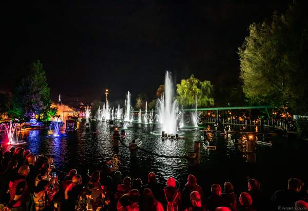 Schaurig schöne Wassershow "Hellfire Fountains" im Europa-Park