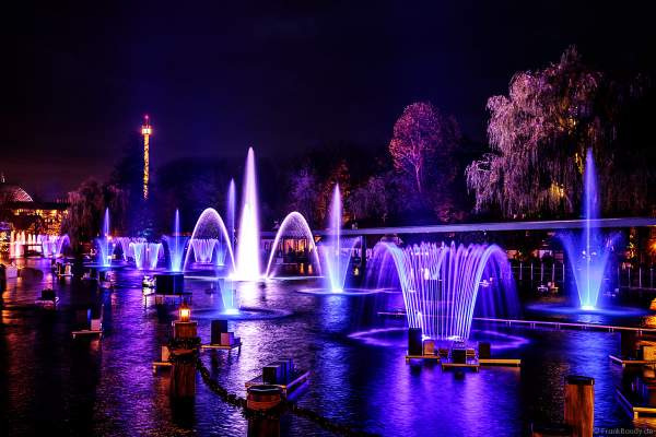 Schaurig schöne Wassershow "Hellfire Fountains" im Europa-Park