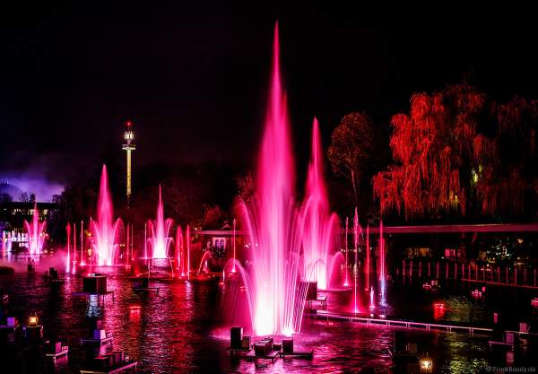 Schaurig schöne Wassershow "Hellfire Fountains" im Europa-Park