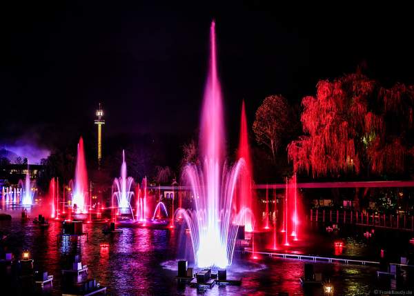 Schaurig schöne Wassershow "Hellfire Fountains" im Europa-Park