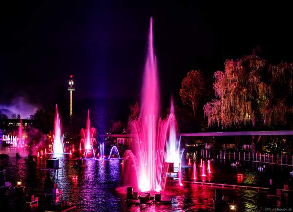 Schaurig schöne Wassershow "Hellfire Fountains" im Europa-Park