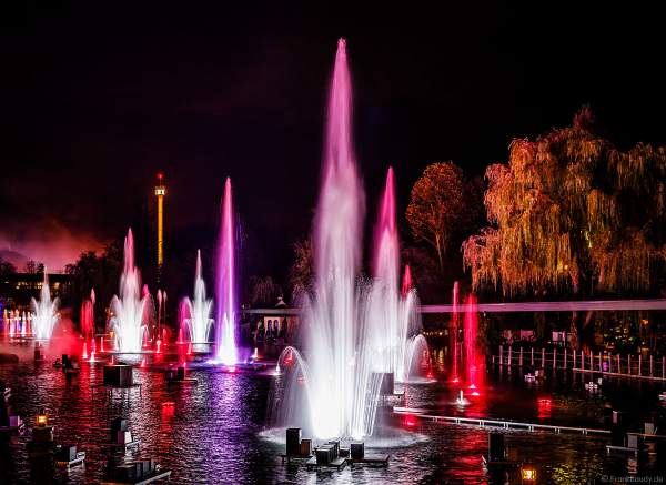 Schaurig schöne Wassershow "Hellfire Fountains" im Europa-Park