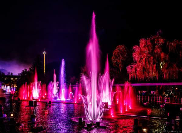Schaurig schöne Wassershow "Hellfire Fountains" im Europa-Park
