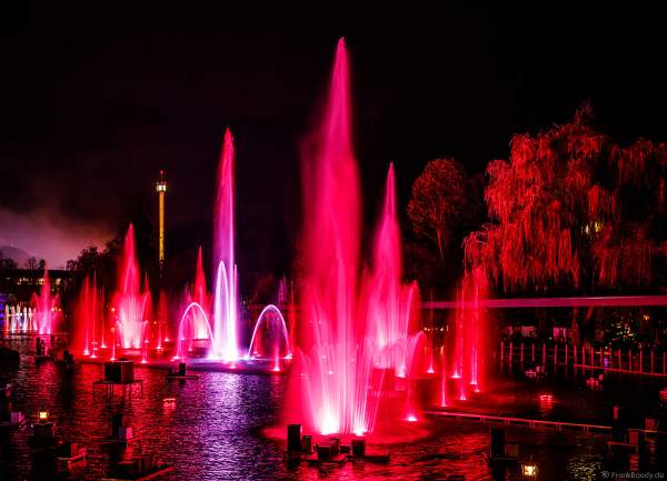 Schaurig schöne Wassershow "Hellfire Fountains" im Europa-Park