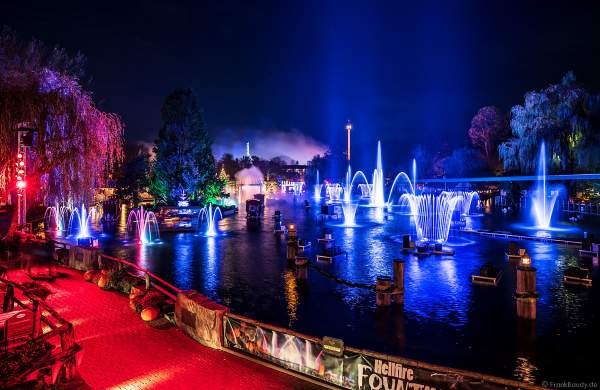 Schaurig schöne Wassershow "Hellfire Fountains" im Europa-Park