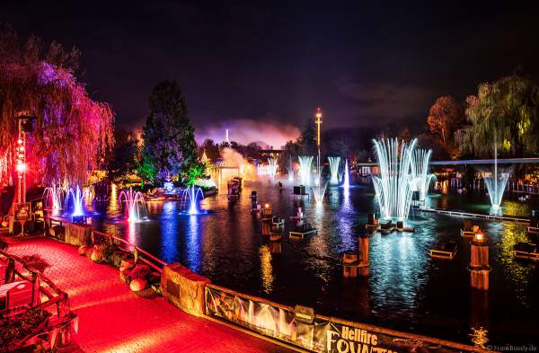 Schaurig schöne Wassershow "Hellfire Fountains" im Europa-Park