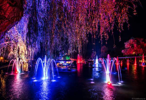 Schaurig schöne Wassershow "Hellfire Fountains" im Europa-Park