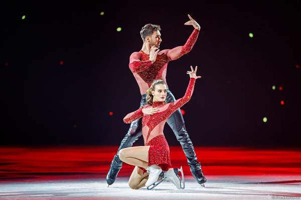 Olympiasieger Gabriella Papadakis und Guillaume Cizeron bei der Show A NEW DAY von Holiday on Ice in der Frankfurter Festhalle am 03.01.2023 - Goldmedaille im Eistanz bei den olympischen Spielen 2022 in Peking