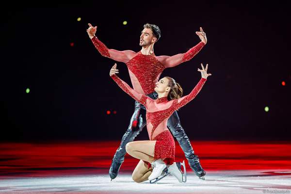 Olympiasieger Gabriella Papadakis und Guillaume Cizeron bei der Show A NEW DAY von Holiday on Ice in der Frankfurter Festhalle am 03.01.2023 - Goldmedaille im Eistanz bei den olympischen Spielen 2022 in Peking