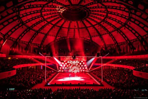 Olympiasieger Gabriella Papadakis und Guillaume Cizeron bei der Show A NEW DAY von Holiday on Ice in der Frankfurter Festhalle am 03.01.2023 - Goldmedaille im Eistanz bei den olympischen Spielen 2022 in Peking