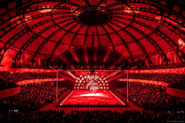 Olympiasieger Gabriella Papadakis und Guillaume Cizeron bei der Show A NEW DAY von Holiday on Ice in der Frankfurter Festhalle am 03.01.2023 - Goldmedaille im Eistanz bei den olympischen Spielen 2022 in Peking