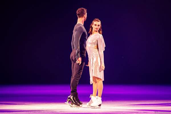 Olympiasieger Gabriella Papadakis und Guillaume Cizeron bei der Show A NEW DAY von Holiday on Ice in der Frankfurter Festhalle am 03.01.2023 - Goldmedaille im Eistanz bei den olympischen Spielen 2022 in Peking