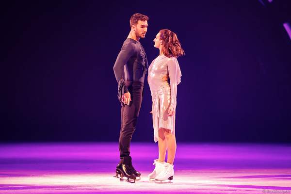 Olympiasieger Gabriella Papadakis und Guillaume Cizeron bei der Show A NEW DAY von Holiday on Ice in der Frankfurter Festhalle am 03.01.2023 - Goldmedaille im Eistanz bei den olympischen Spielen 2022 in Peking