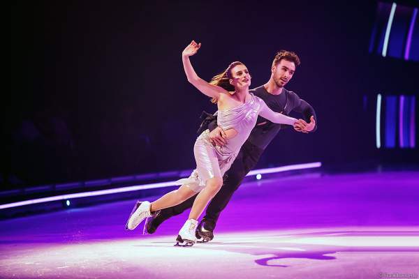Olympiasieger Gabriella Papadakis und Guillaume Cizeron bei der Show A NEW DAY von Holiday on Ice in der Frankfurter Festhalle am 03.01.2023 - Goldmedaille im Eistanz bei den olympischen Spielen 2022 in Peking
