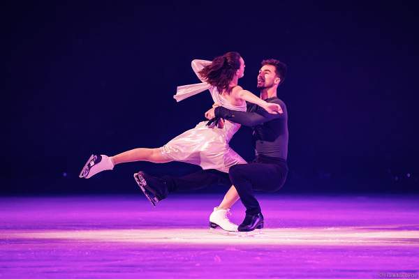 Olympiasieger Gabriella Papadakis und Guillaume Cizeron bei der Show A NEW DAY von Holiday on Ice in der Frankfurter Festhalle am 03.01.2023 - Goldmedaille im Eistanz bei den olympischen Spielen 2022 in Peking
