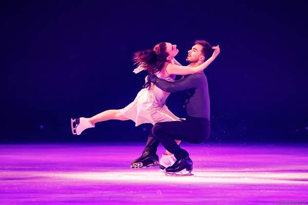 Olympiasieger Gabriella Papadakis und Guillaume Cizeron bei der Show A NEW DAY von Holiday on Ice in der Frankfurter Festhalle am 03.01.2023 - Goldmedaille im Eistanz bei den olympischen Spielen 2022 in Peking