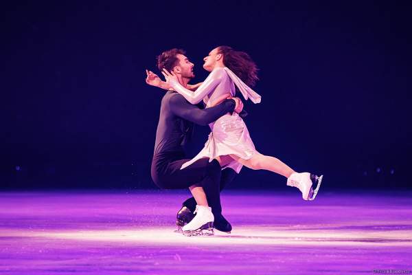 Olympiasieger Gabriella Papadakis und Guillaume Cizeron bei der Show A NEW DAY von Holiday on Ice in der Frankfurter Festhalle am 03.01.2023 - Goldmedaille im Eistanz bei den olympischen Spielen 2022 in Peking