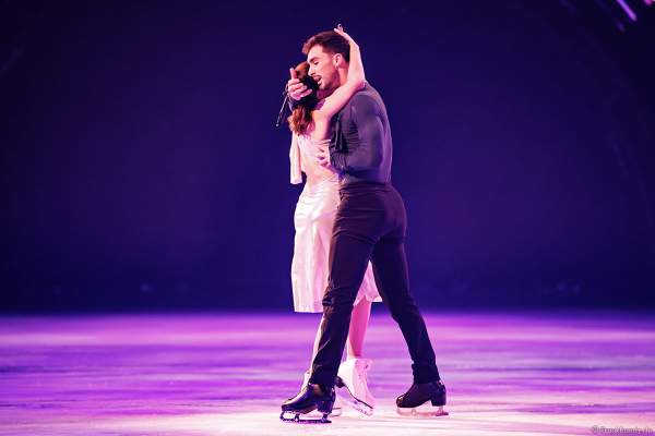 Olympiasieger Gabriella Papadakis und Guillaume Cizeron bei der Show A NEW DAY von Holiday on Ice in der Frankfurter Festhalle am 03.01.2023 - Goldmedaille im Eistanz bei den olympischen Spielen 2022 in Peking