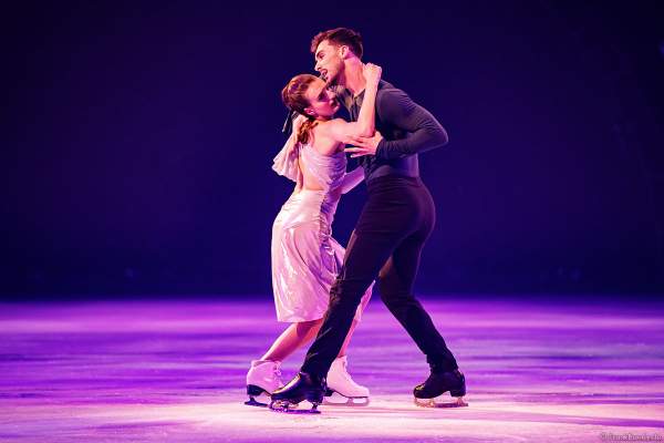 Olympiasieger Gabriella Papadakis und Guillaume Cizeron bei der Show A NEW DAY von Holiday on Ice in der Frankfurter Festhalle am 03.01.2023 - Goldmedaille im Eistanz bei den olympischen Spielen 2022 in Peking