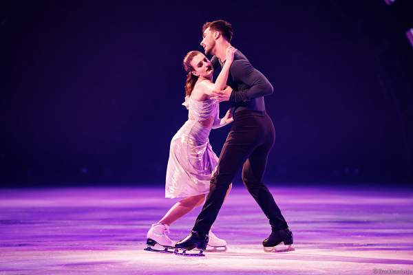Olympiasieger Gabriella Papadakis und Guillaume Cizeron bei der Show A NEW DAY von Holiday on Ice in der Frankfurter Festhalle am 03.01.2023 - Goldmedaille im Eistanz bei den olympischen Spielen 2022 in Peking